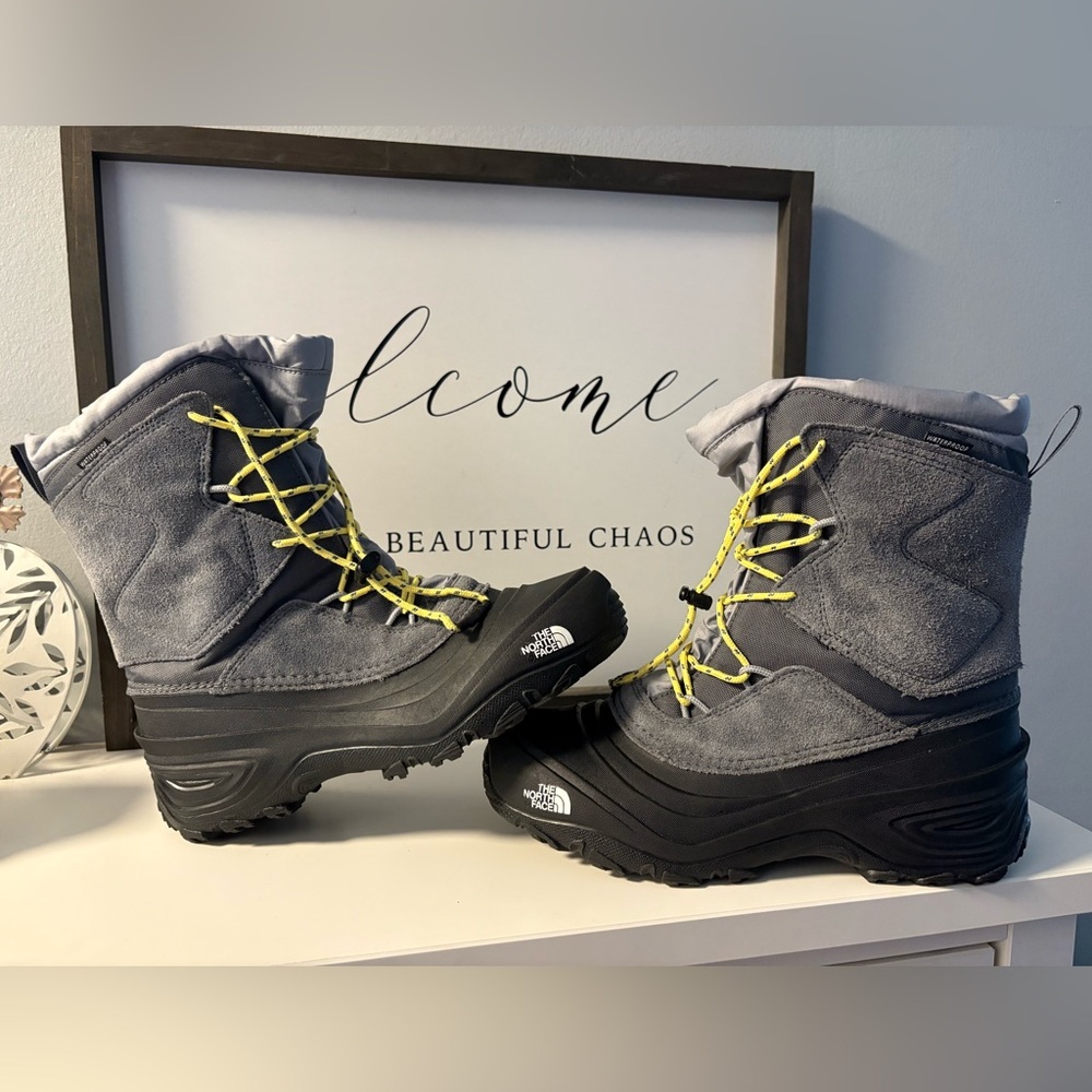 NEW The North Face Kids' Alpenglow V Winter Boots
